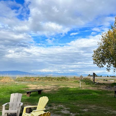 Sea Edge Motel Parksville Exterior photo