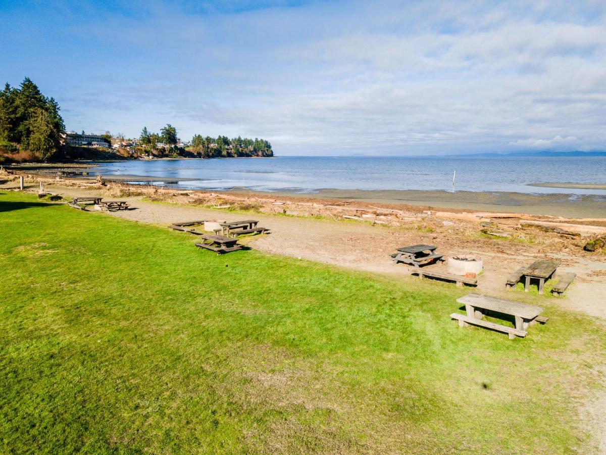 Sea Edge Motel Parksville Exterior photo