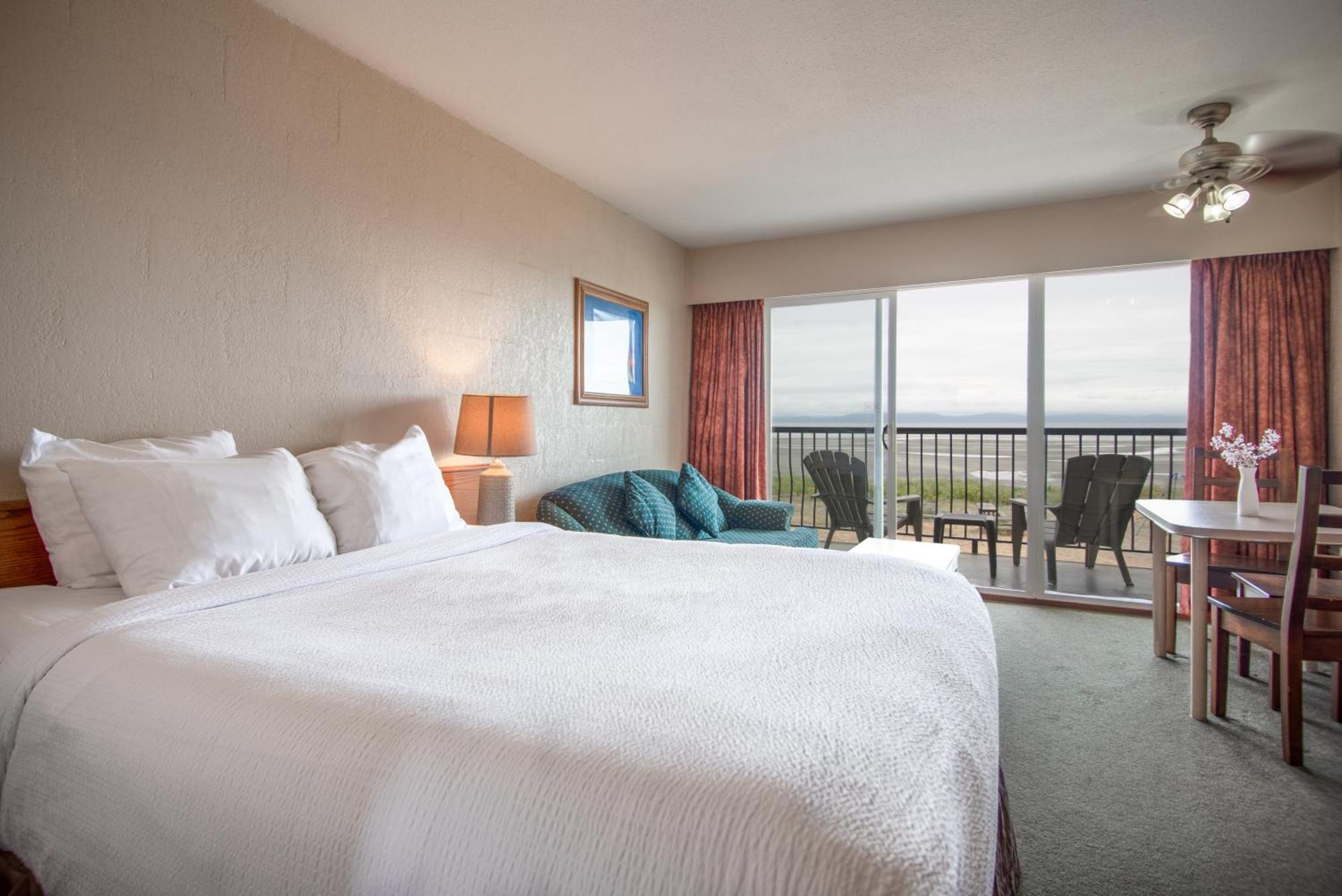 Sea Edge Motel Parksville Exterior photo