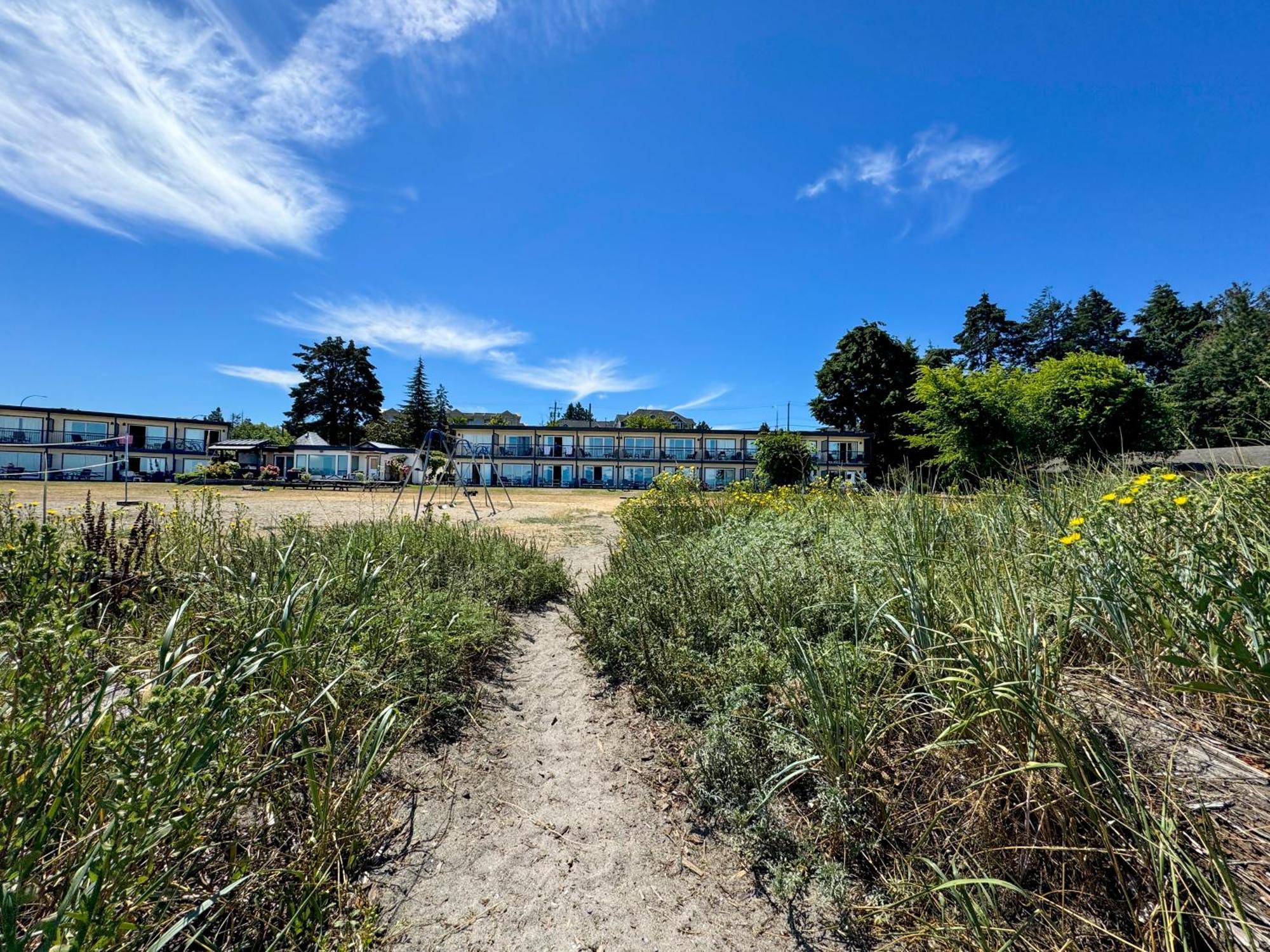 Sea Edge Motel Parksville Exterior photo
