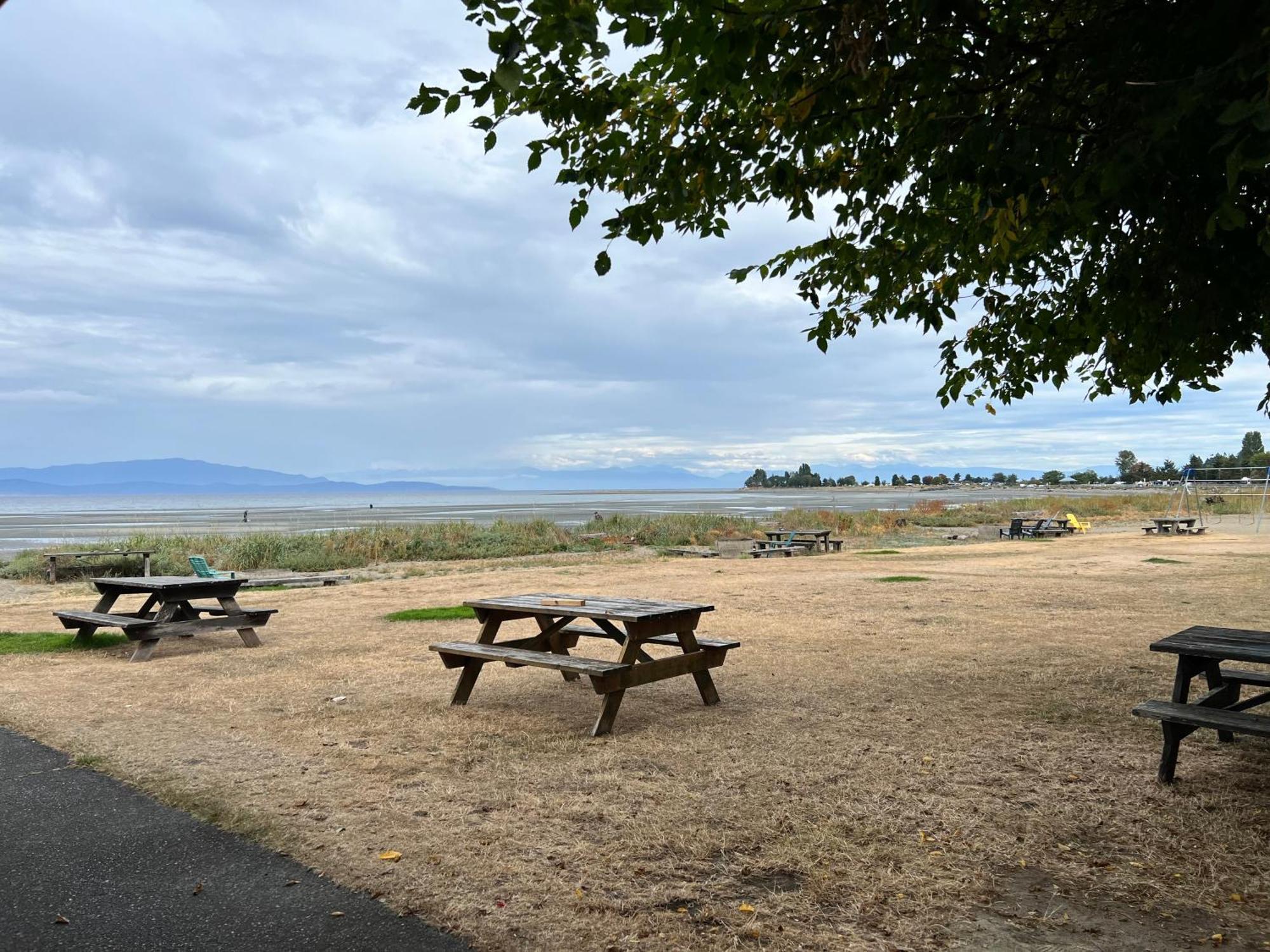 Sea Edge Motel Parksville Exterior photo