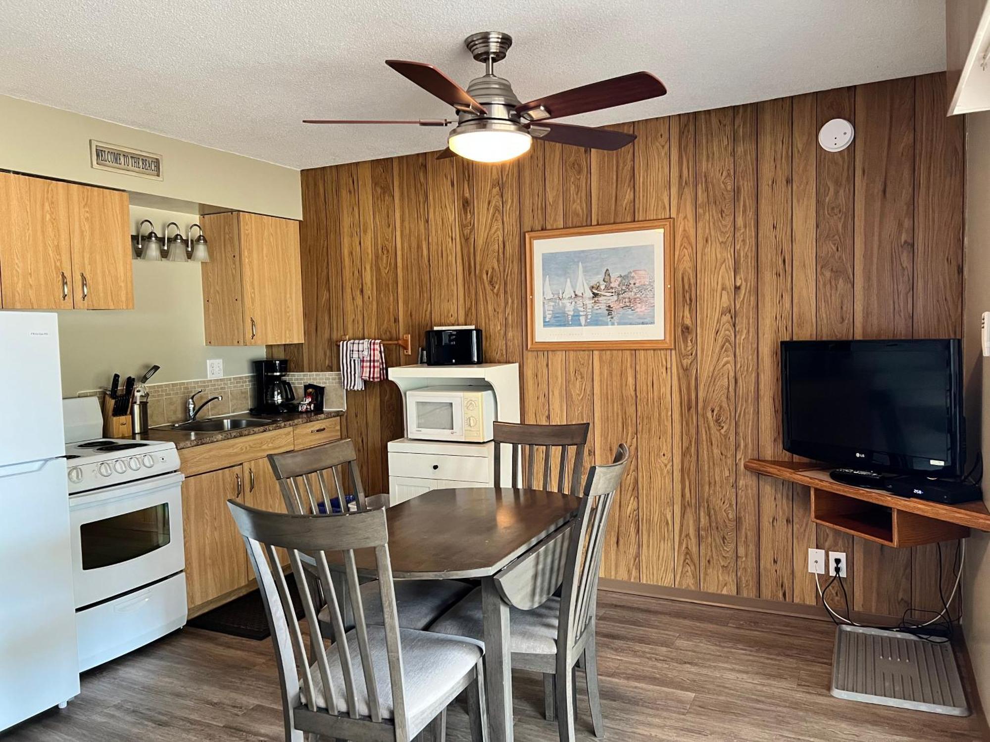 Sea Edge Motel Parksville Room photo